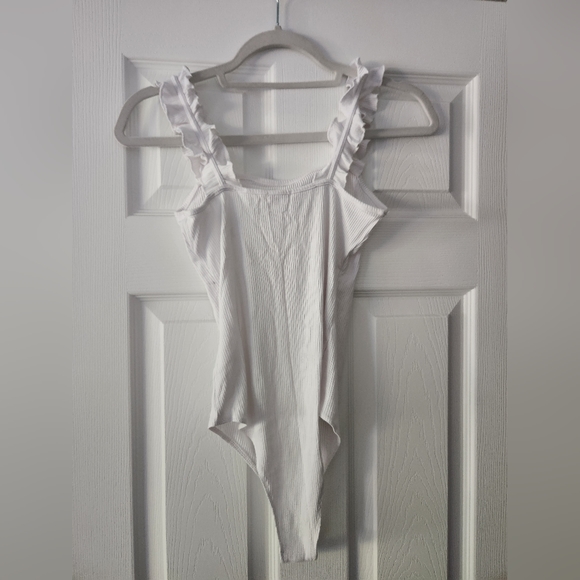 White bodysuit with ruffle straps - Picture 2 of 6